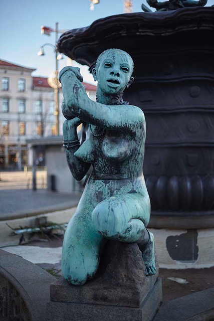 Known as “Järntorgsbrunnen”, the public fountain “De Fem Världsdelarna” at Järntorget in Gothenburg, is a marker of imperial memory and part of the European colonial archive. (Photo by Peter Nylund, 2022)